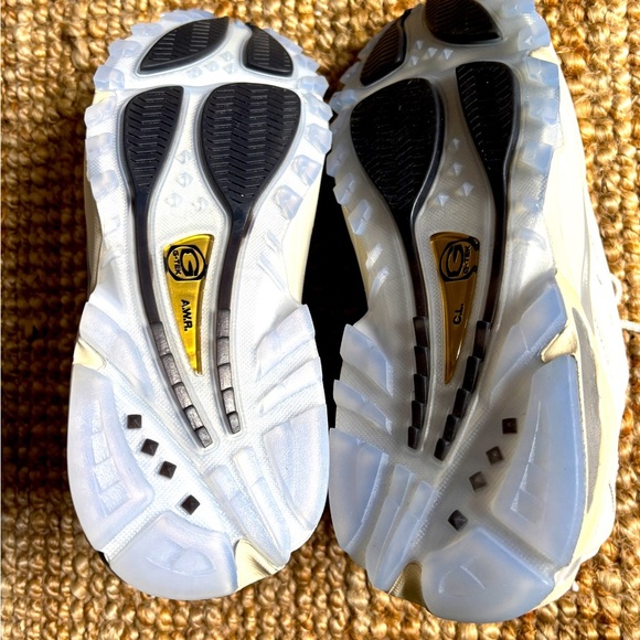 Nike White and Black Sneakers - Picture 3 of 5